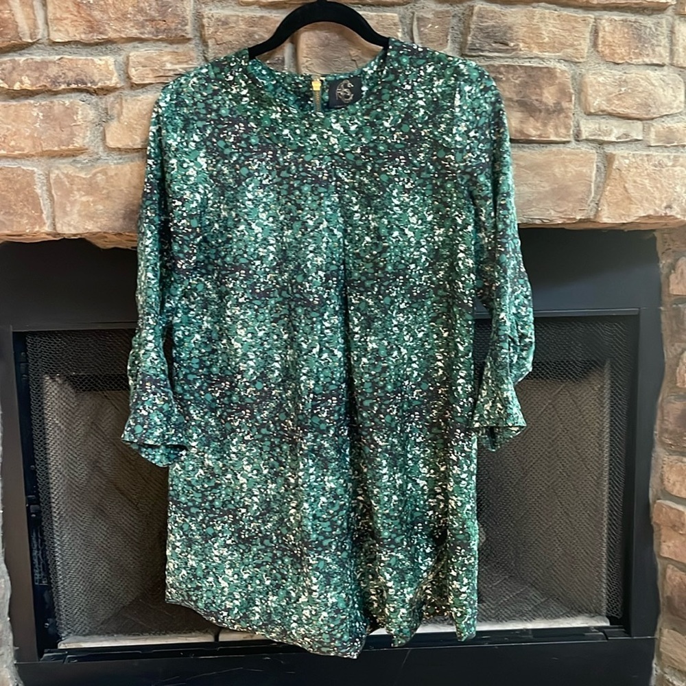 Castle Starr green, black and white 100% silk blouse with sash. Size 4